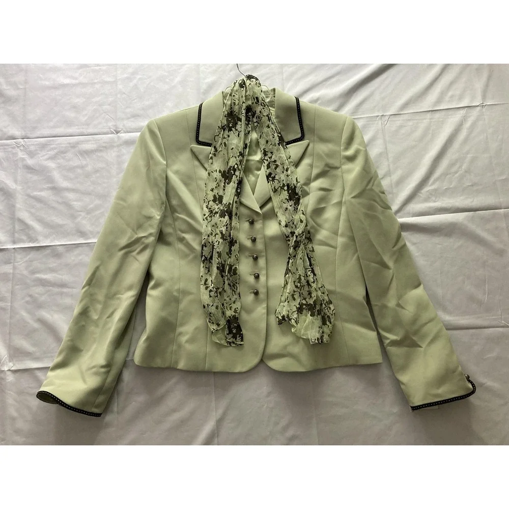 Tahari Arthur S. Levine brand tahari